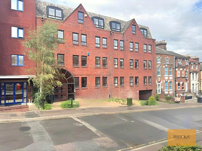1 Bedroom Flat To Rent In Flat, Rothesay Road, Luton, LU1