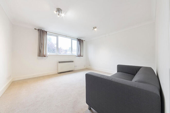 2 Bedroom Apartment To Rent In Endwell Road, London, SE4