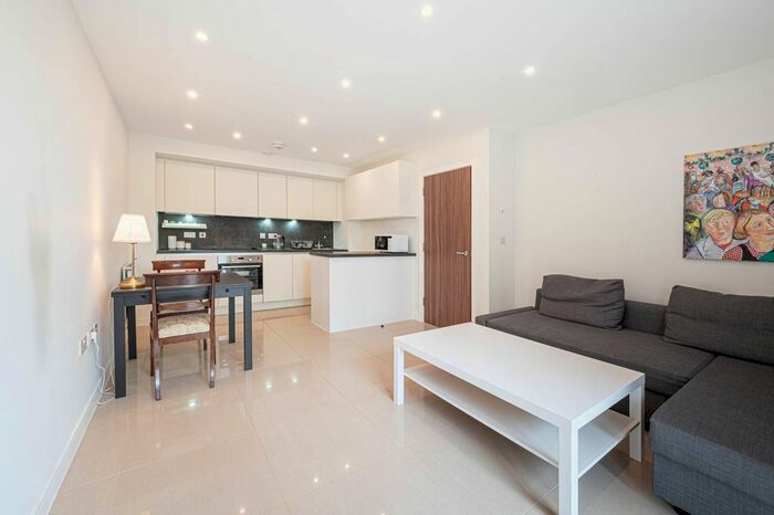 1 Bedroom Flat To Rent In Shearwater Drive, Hendon, London, NW9