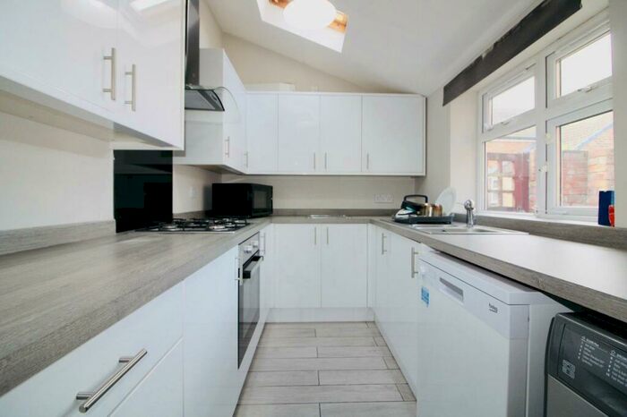 4 Bedroom House To Rent In Balfour Road, Nottingham, NG7