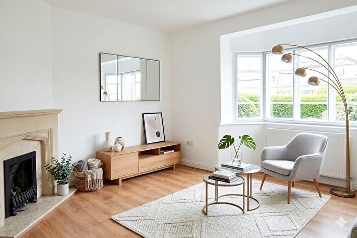 2 Bedroom Flat To Rent In Ossulton Way, Hampstead Garden Suburb, N2