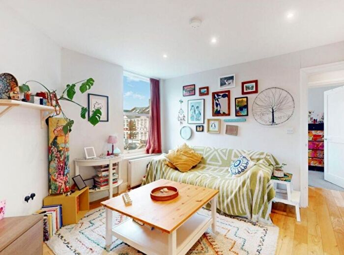 1 Bedroom Flat To Rent In Berrymead Gardens, Springfield Park, W3