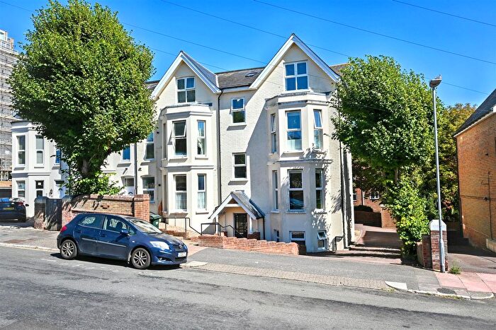 2 Bedroom Flat For Sale In Moat Croft Road, Eastbourne, BN21