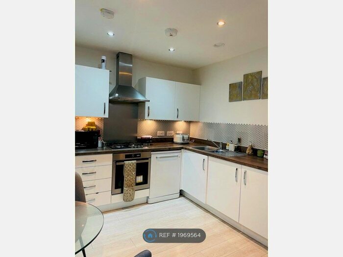 2 Bedroom Semi-Detached House To Rent In Skerry Close, Manchester, M13