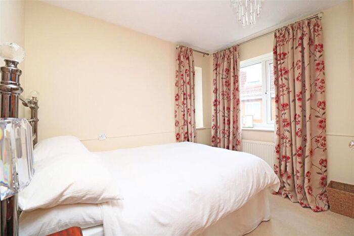 3 Bedroom Semi-Detached House For Sale In Yonge Close, Boreham, Chelmsford, CM3