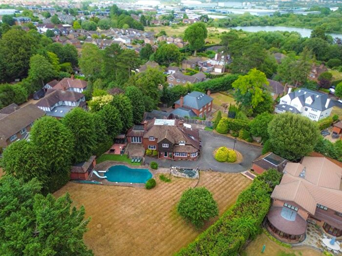 5 Bedroom Detached House For Sale In Yewlands, Hoddesdon, EN11