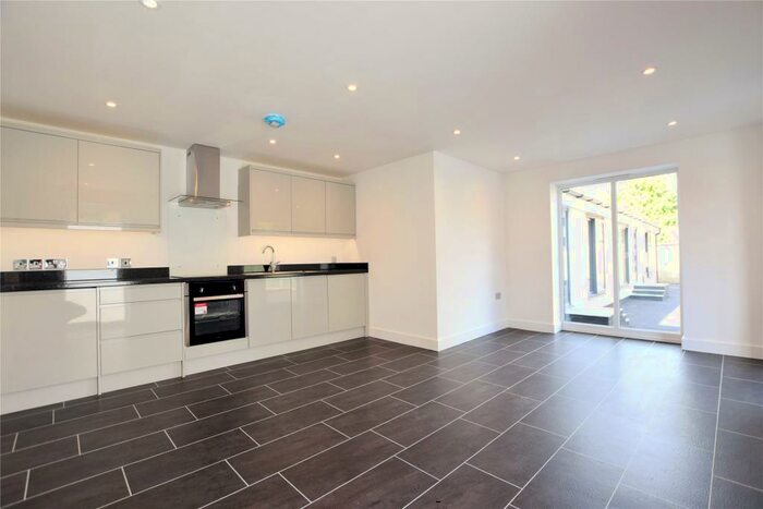 1 Bedroom Maisonette To Rent In Brigham Place, Brigham Road, Reading, Berkshire, RG1