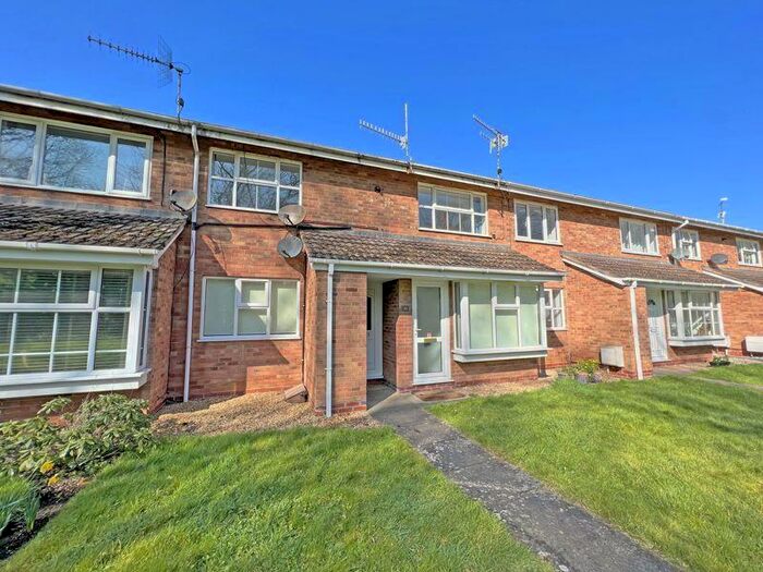 2 Bedroom Bungalow To Rent In Chesford Grove, Stratford Upon Avon, CV37