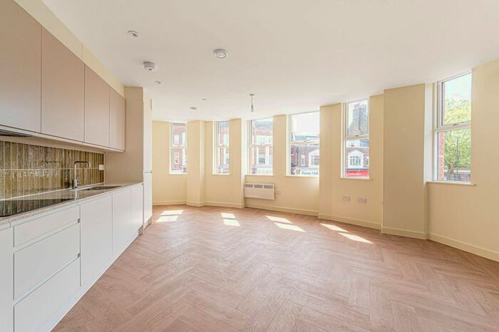 2 Bedroom Flat To Rent In Ballards Lane, Church End, London, N3