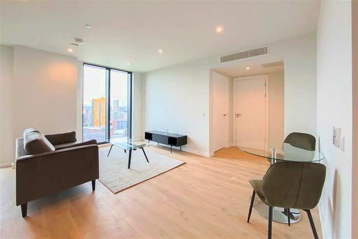 1 Bedroom Flat To Rent In The Gate, Meadowside, M4