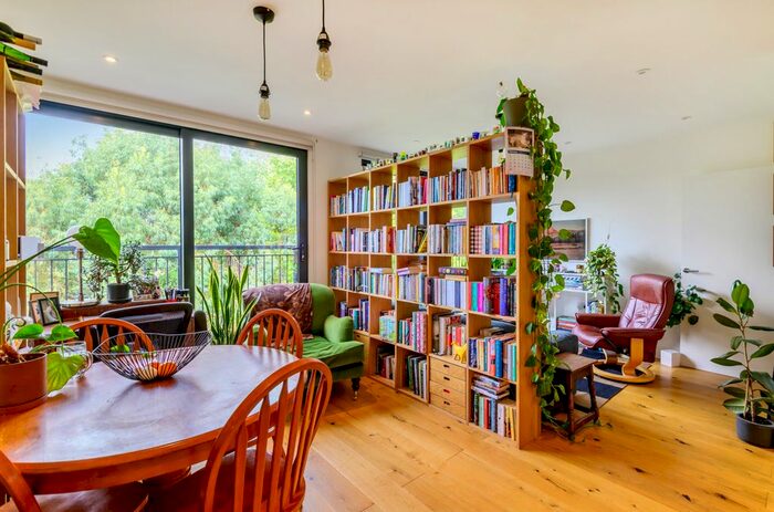 2 Bedroom Flat To Rent In Jameson Lodge, Shepherds Hill, Highgate, N6