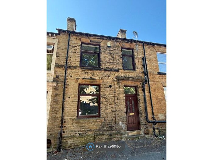 2 Bedroom Terraced House To Rent In Valley Road, Cleckheaton, BD19