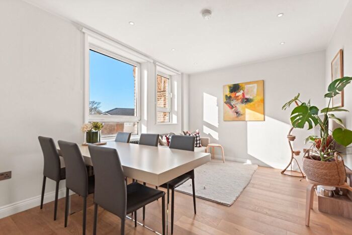 2 Bedroom Flat To Rent In Salisbury House, Highbury Corner, N5