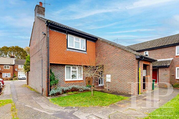 3 Bedroom Maisonette For Sale In Hatfield Walk, Crawley, RH11