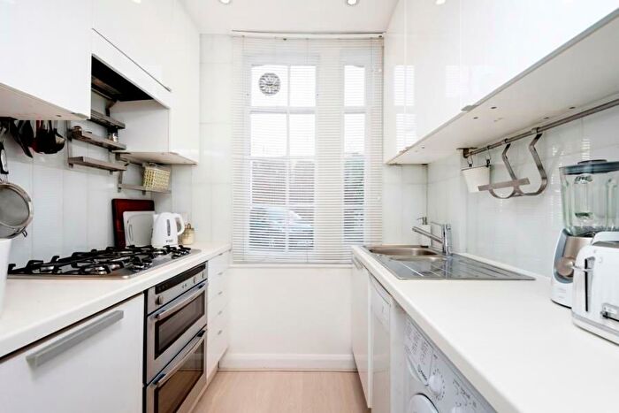 1 Bedroom Flat To Rent In Reynolds Close, Golders Green, London, NW11