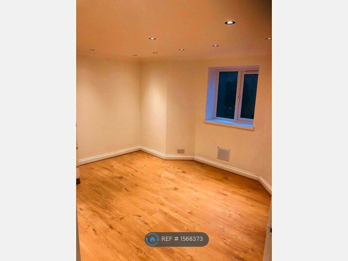 1 Bedroom Flat To Rent In West Wycombe Road, High Wycombe, HP12