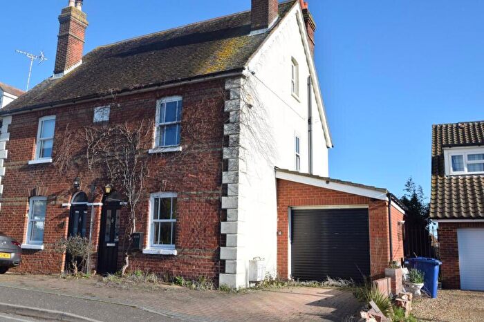 3 Bedroom Semi-Detached House For Sale In Forge Lane, Upchurch, Sittingbourne, Kent, ME9