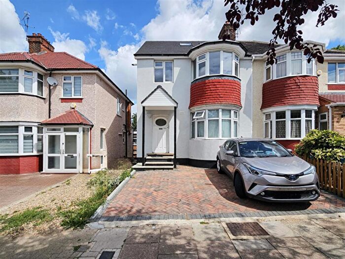 3 Bedroom Maisonette To Rent In Shaftesbury Avenue, Harrow, HA2