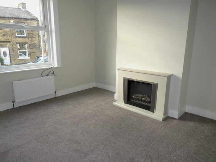 3 Bedroom Property To Rent In Emscote Place, Halifax, HX1
