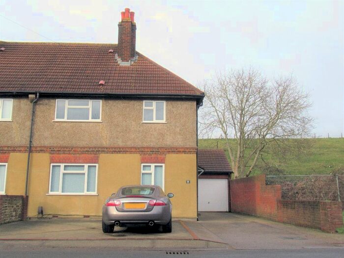 4 Bedroom Semi-Detached House To Rent In New Road, Shepperton, TW17