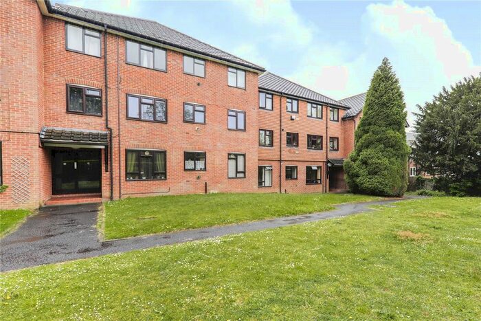 2 Bedroom Flat To Rent In Chudleigh Court, Clockhouse Road, Farnborough, Hampshire, GU14
