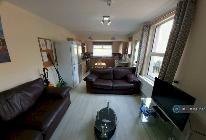 7 Bedroom Terraced House To Rent In Gwydr Crescent, Swansea, SA2
