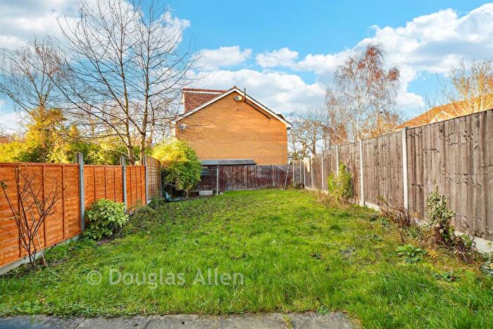 3 Bedroom End Of Terrace House For Sale In Heathside Close, Newbury Park, Ilford, Essex, IG2