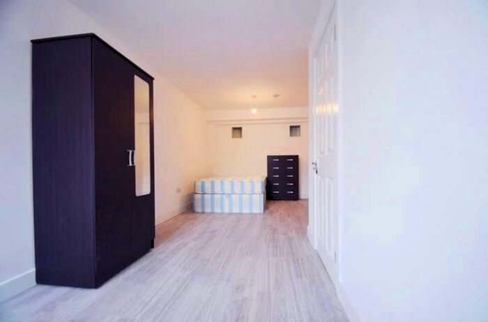 6 Bedroom Terraced House To Rent In Leacroft Close, West Drayton, UB7