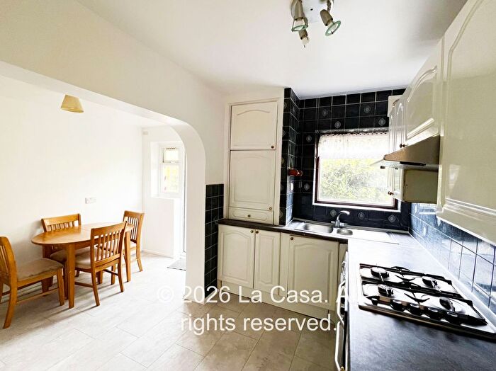 3 Bedroom Flat For Sale In (Cash Buyers Only) Carlingford Gardens, Surrey, CR4
