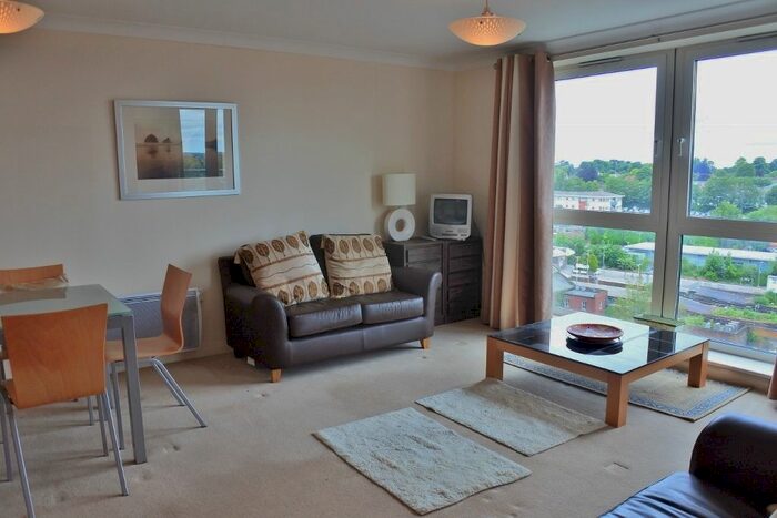 2 Bedroom Flat To Rent In Crown Heights, Alencon Link, Basingstoke, RG21