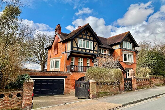 6 Bedroom Detached House For Sale In Park Avenue, Dover, CT16