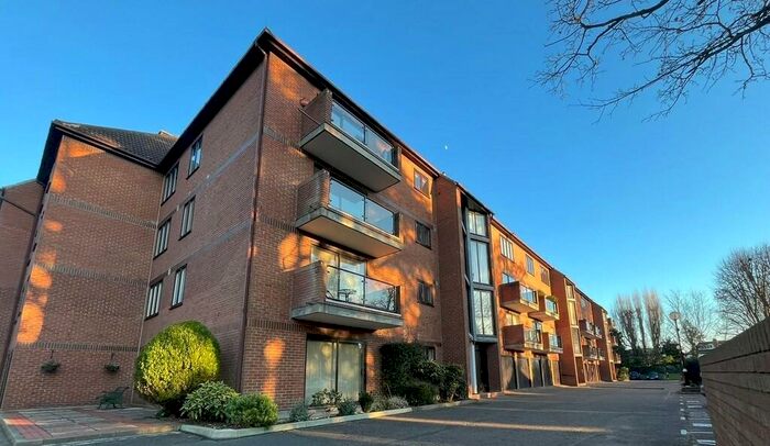 2 Bedroom Apartment To Rent In Winslow Close, Pinner, HA5