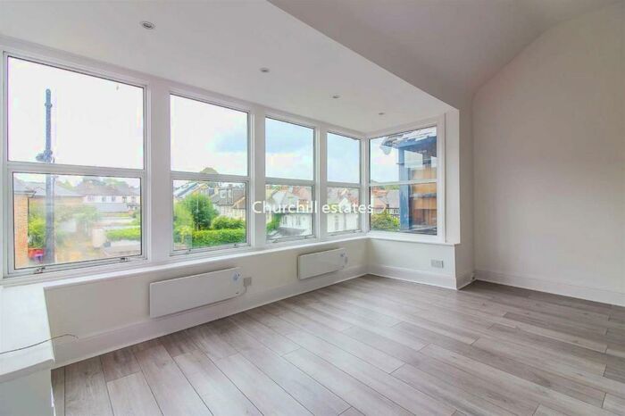 2 Bedroom Flat To Rent In High Road, Woodford Green, Essex, IG8