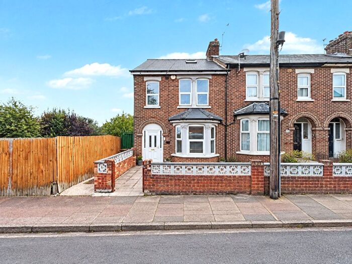 4 Bedroom End Of Terrace House For Sale In Balfour Road, Chatham, Kent, ME4