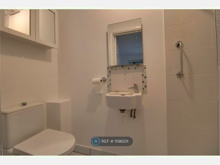 1 Bedroom Flat To Rent In Lavenham Drive, Reading, RG5