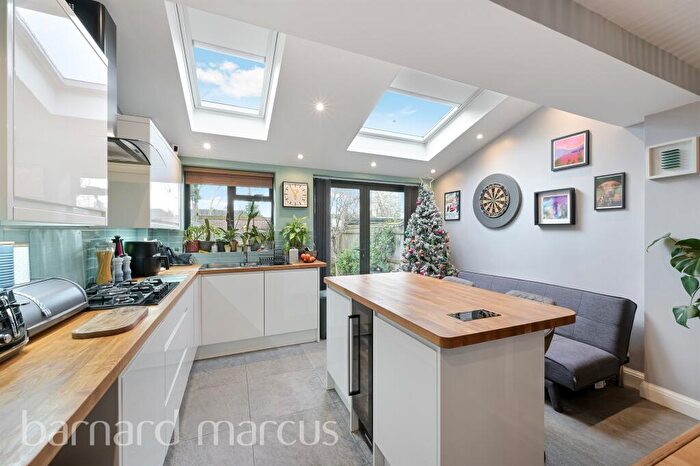 3 Bedroom Terraced House For Sale In Hazel Bank, Surbiton, KT5