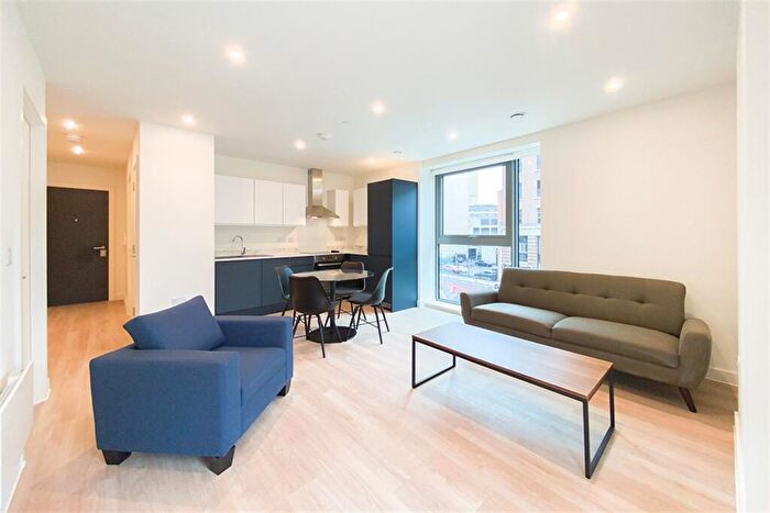 2 Bedroom Apartment To Rent In Exchange Point, Embankment West, M3