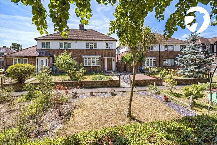 3 Bedroom Semi-Detached House For Sale In London Road, Swanley, Kent, BR8
