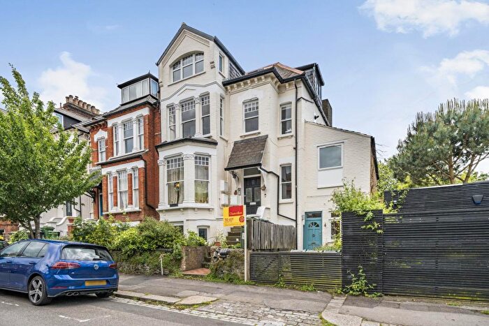 2 Bedroom Flat For Sale In Dickenson Road, Crouch Hill, N8