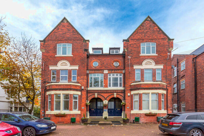 2 Bedroom Flat For Sale In Thorne Road, Doncaster, DN2
