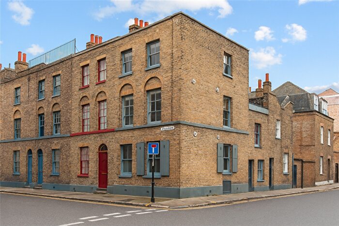 4 Bedroom End Of Terrace House For Sale In Newark Street, London, E1