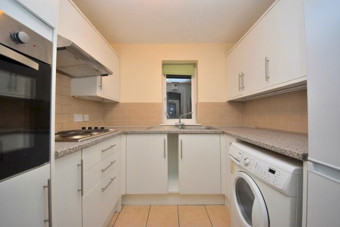 1 Bedroom Flat To Rent In Langdale Court, Albert Road, Ilford, IG1