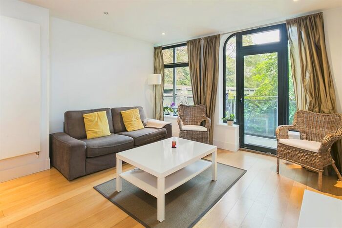 2 Bedroom Flat To Rent In Heritage House, Inner Park Road, Wimbledon, SW19