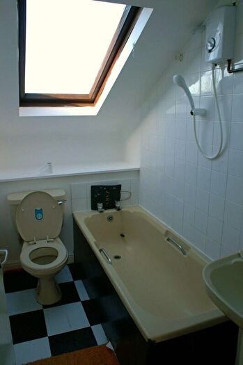 1 Bedroom Flat To Rent In Hyde Park Road, Hyde Park, Leeds, LS6