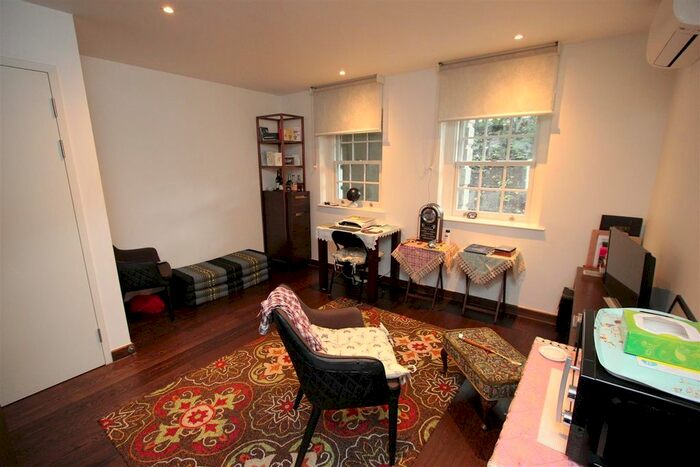 Studio To Rent In King Henry Terrace, Sovereign Court, Wapping, E1W