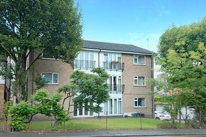 2 Bedroom Flat To Rent In Station Road, Amersham, HP6