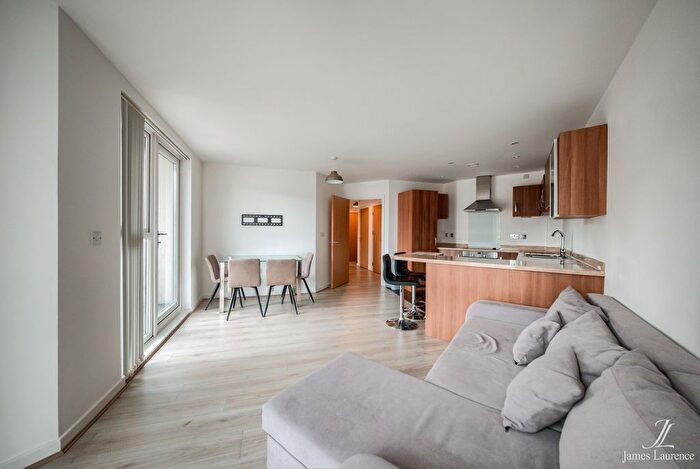 2 Bedroom Flat For Sale In Bell Barn Road, Park Central, Birmingham City Centre, B15