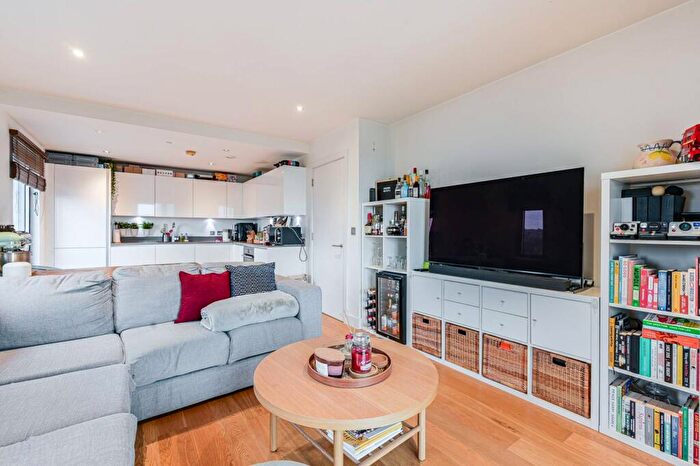 2 Bedroom Flat For Sale In Howerd Court, Woolwich, London, SE18