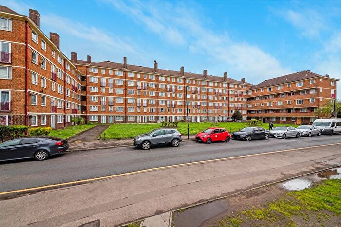 2 Bedroom Maisonette For Sale In Armfield Crescent, Mitcham, CR4