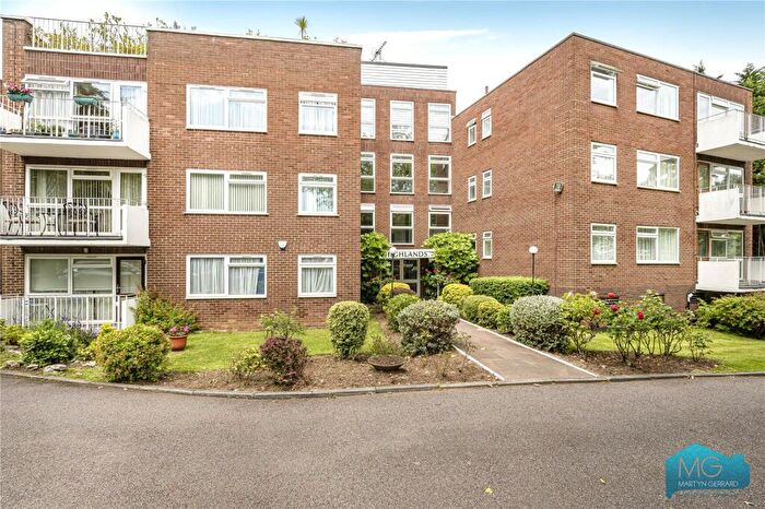 2 Bedroom Apartment For Sale In Oakleigh Road North, London, N20